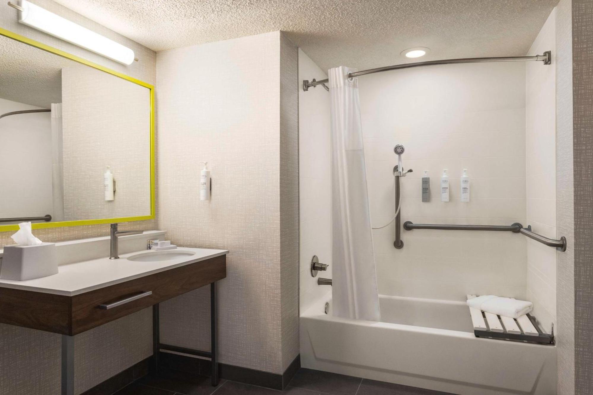 Hotel Hampton & 3*