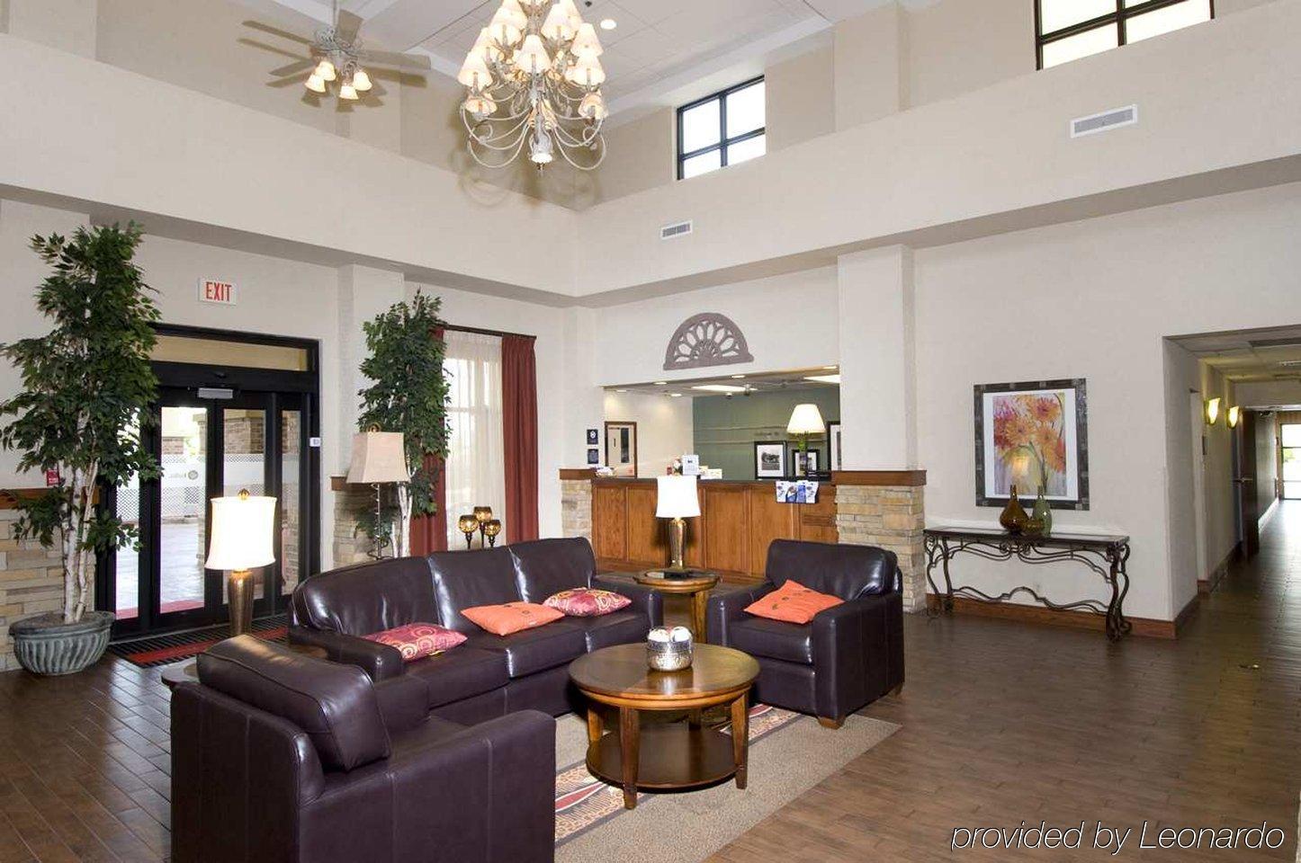 Hampton & Hotel