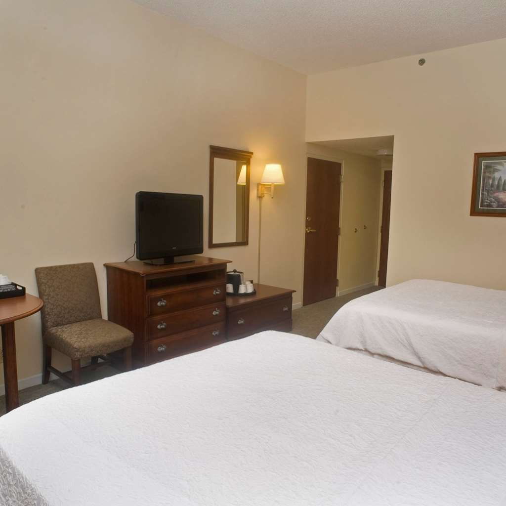 Hampton & Hotel