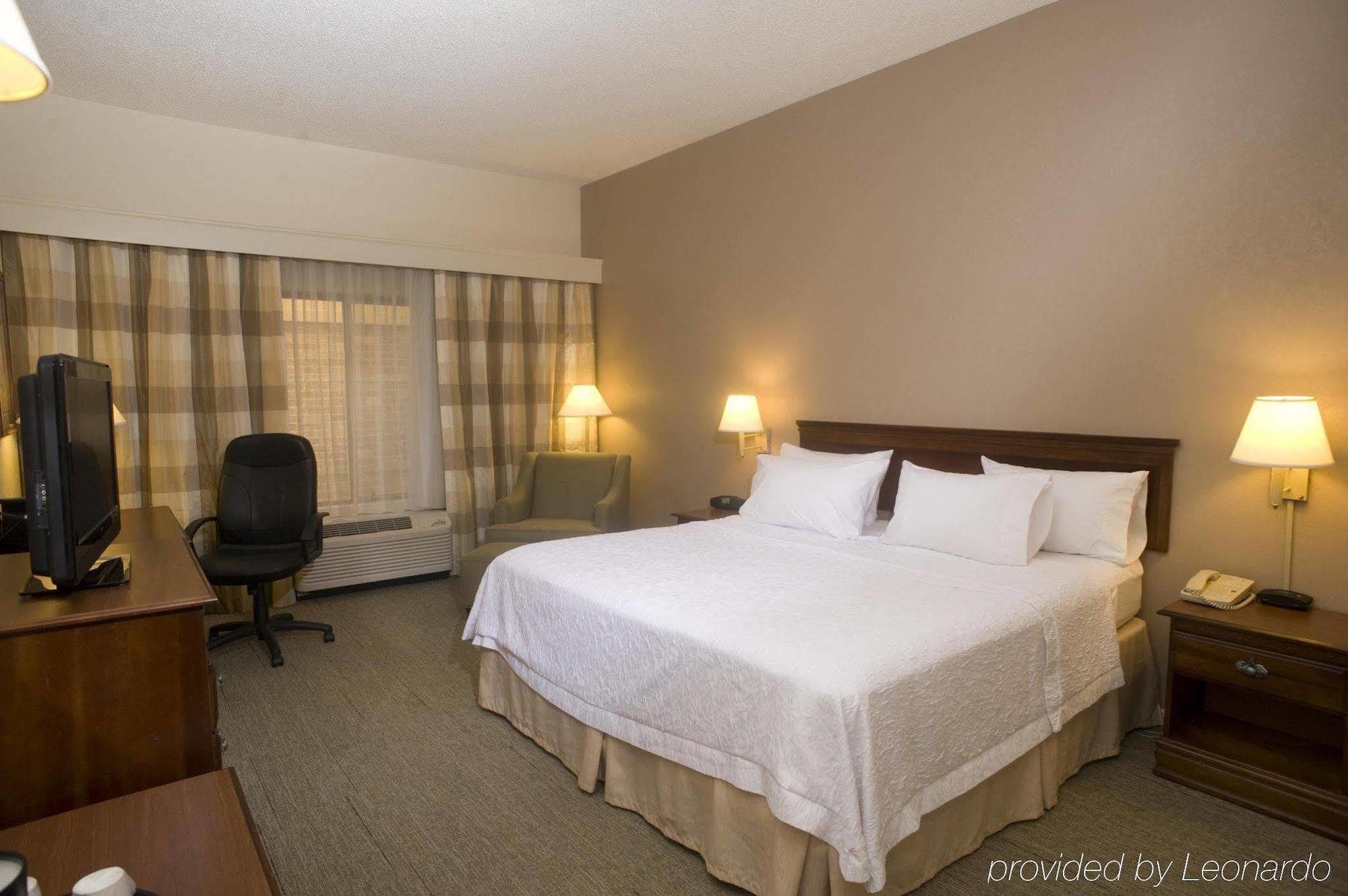 Hampton & Hotel Springfield