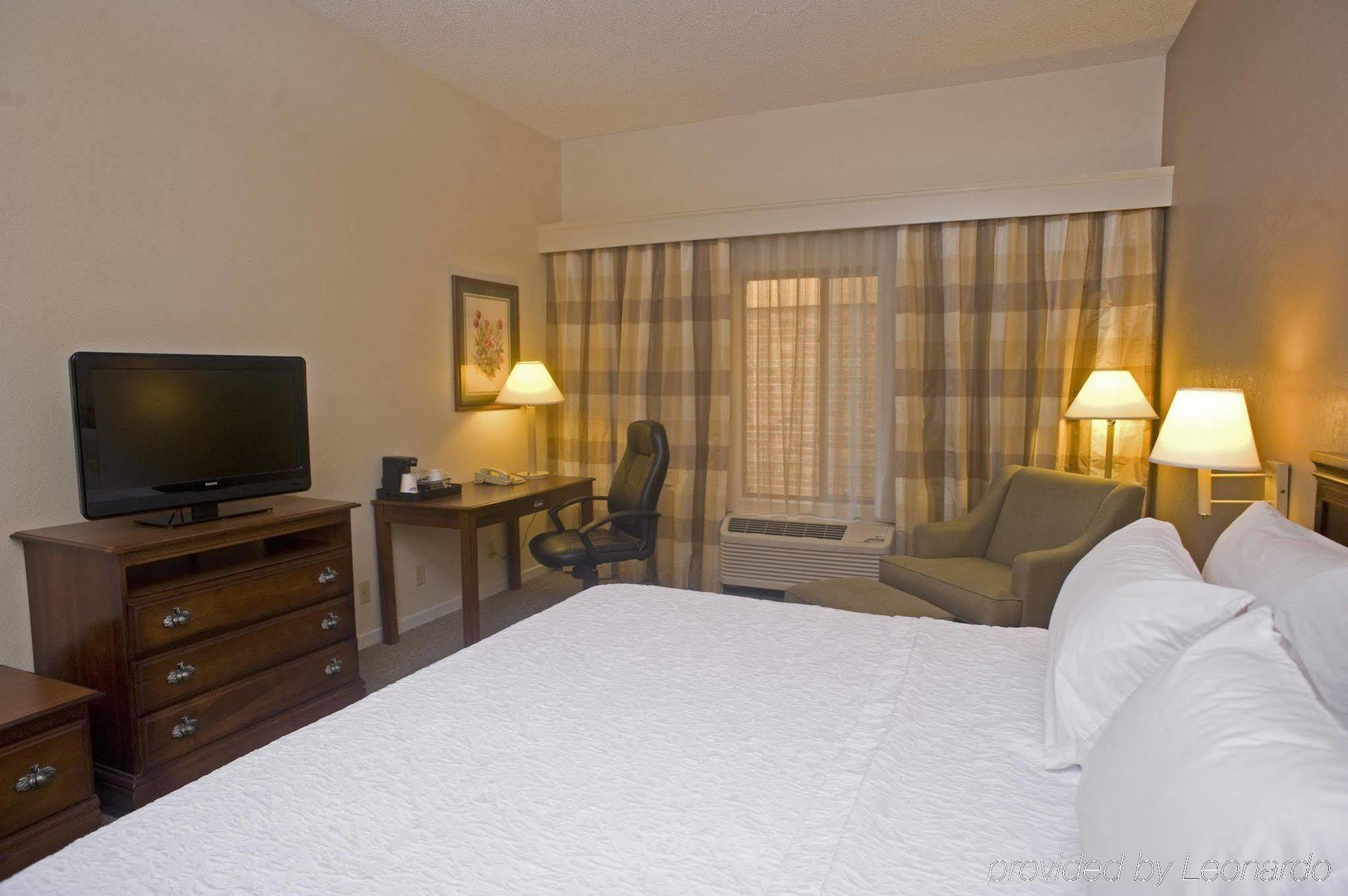 Hampton & Hotel Springfield