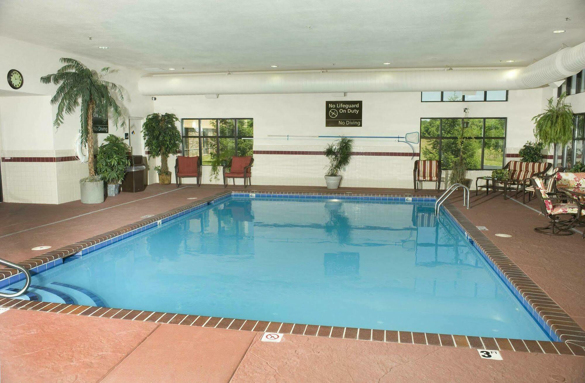 Hampton & Hotel