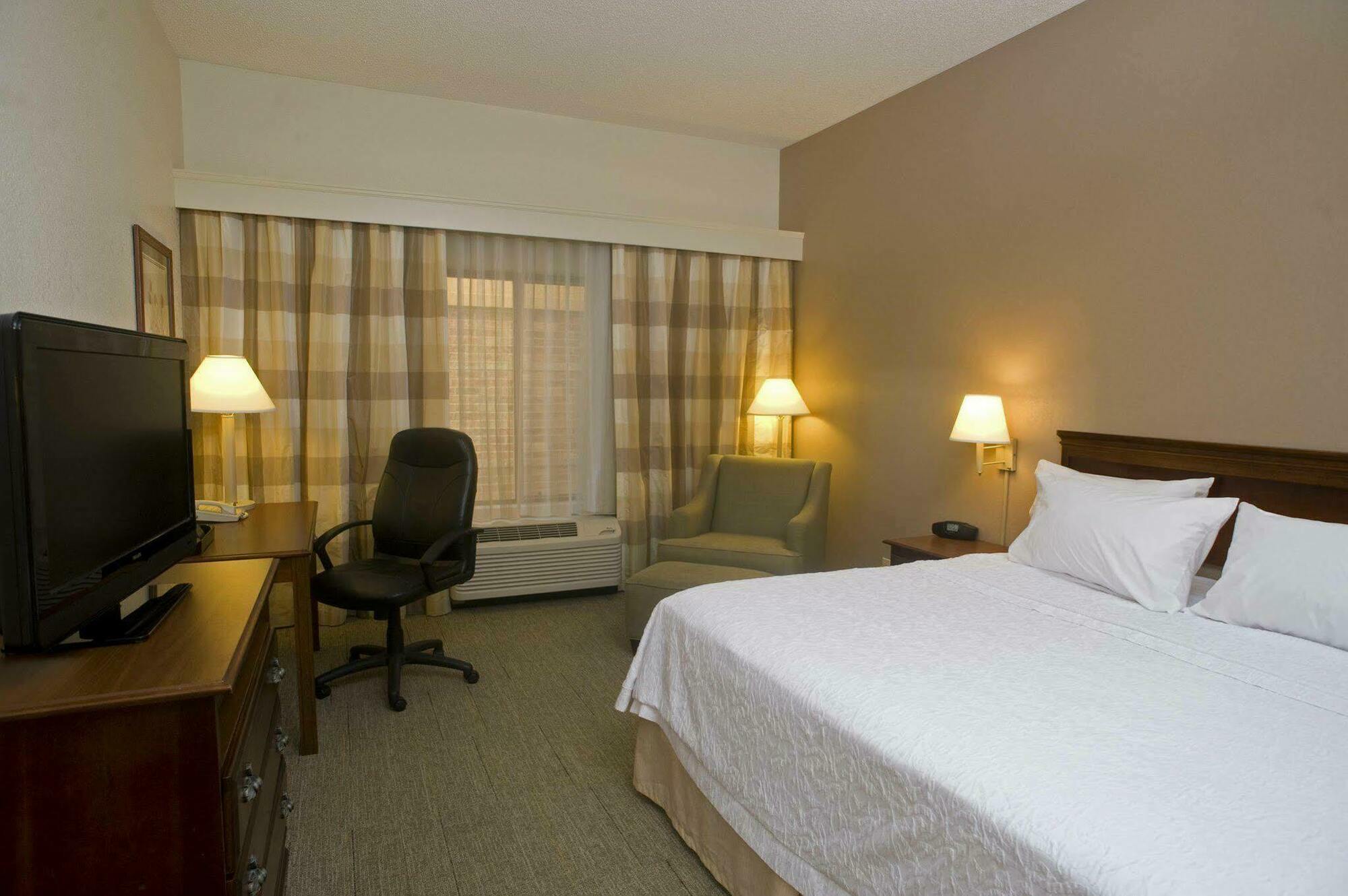 Hotel Hampton & 3*