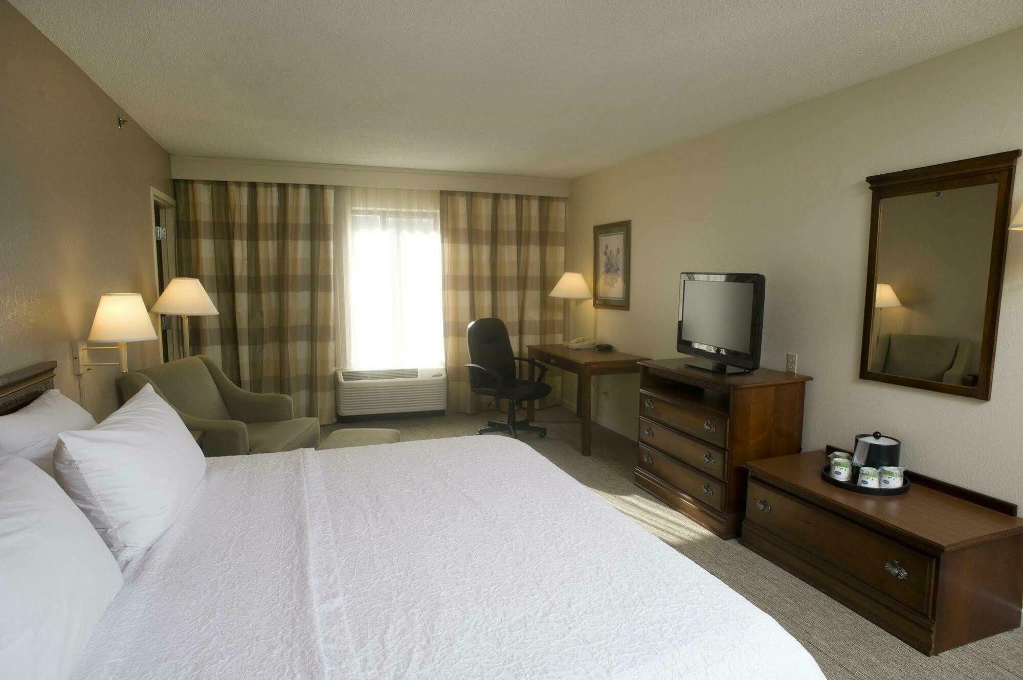 Hampton & Hotel 3*